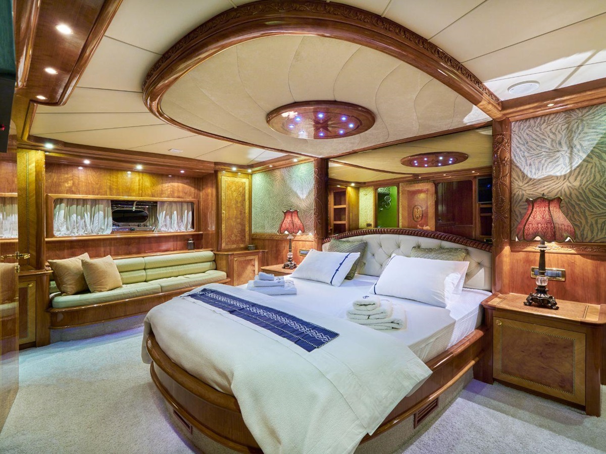 Master cabin bedroom onboard the Lotus gulet in Croatia