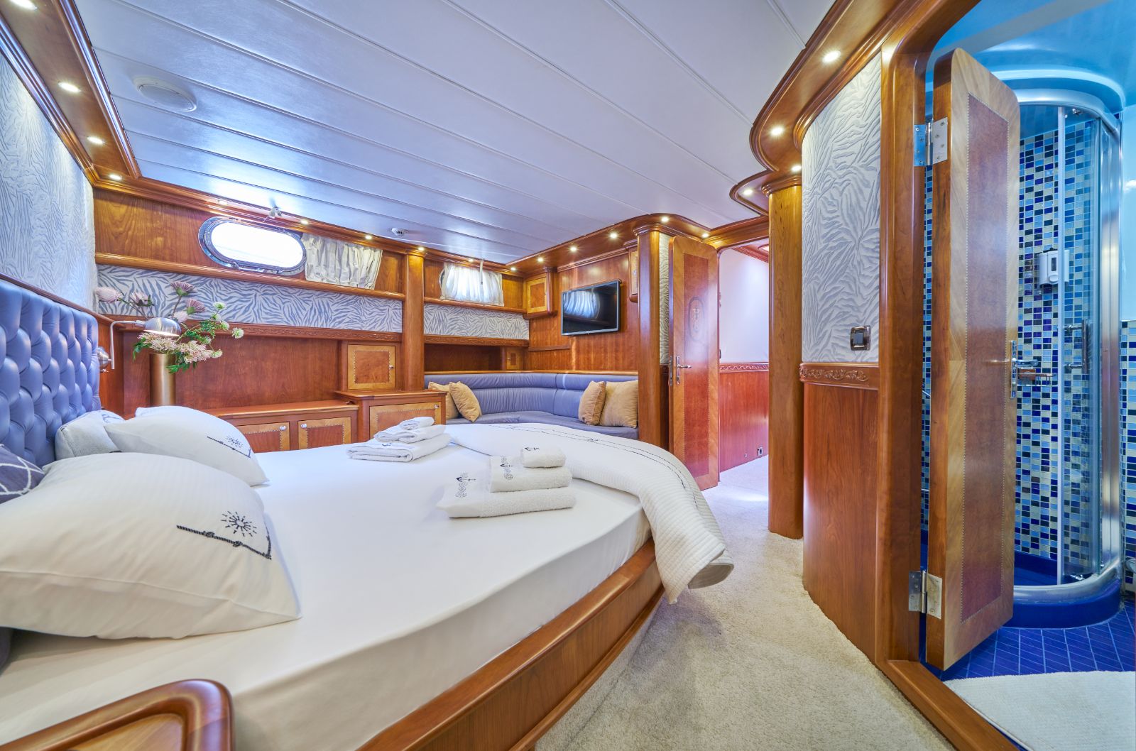 VIP cabin with bathroom onboard the Lotus gulet in Croatia