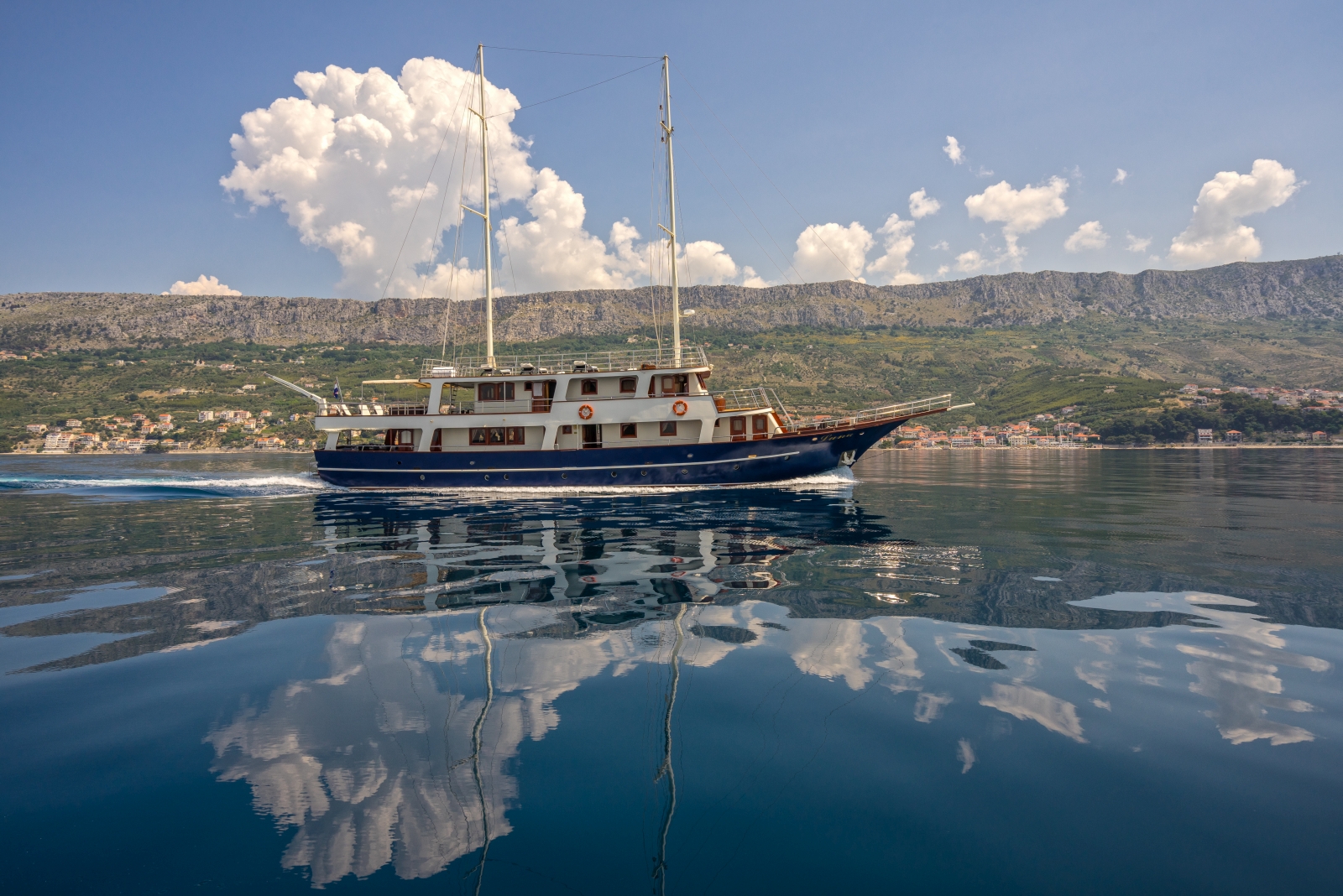Side view of luxury gulet Luna sailing along the Croatian coast