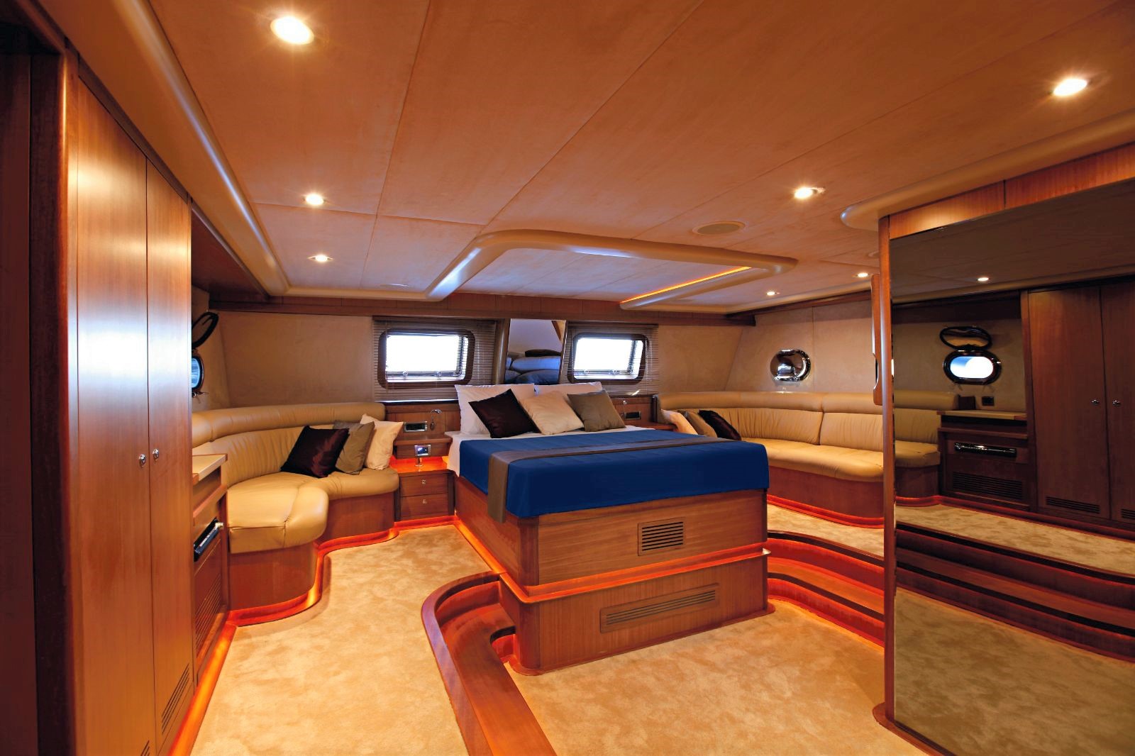 Master cabin onboard the Miss B gulet in Turkey