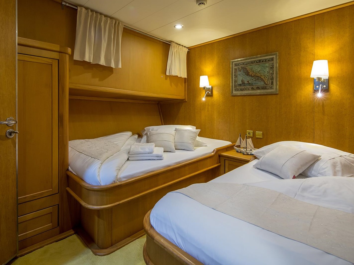 Twin cabin on board Morning Star in Croatia