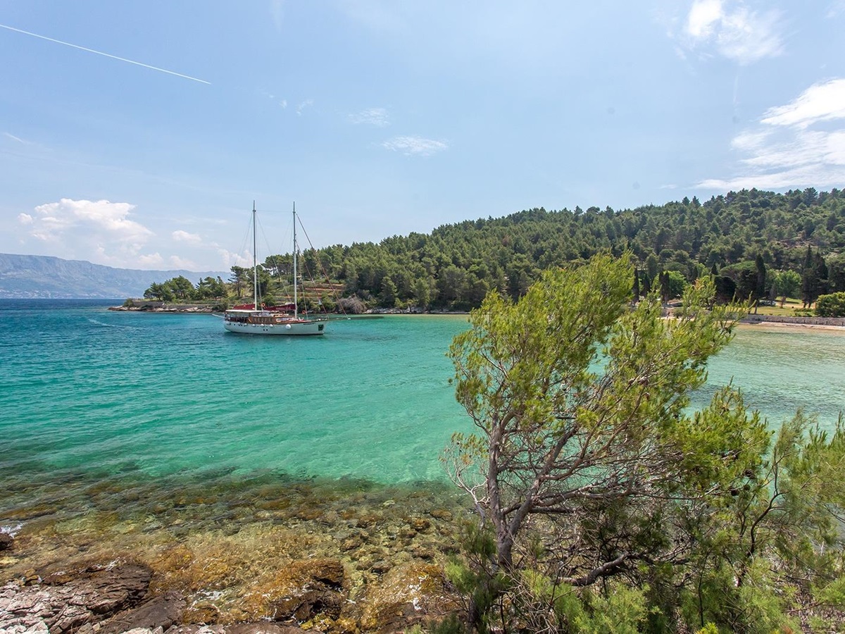Long shot on turquiose water in Croatia