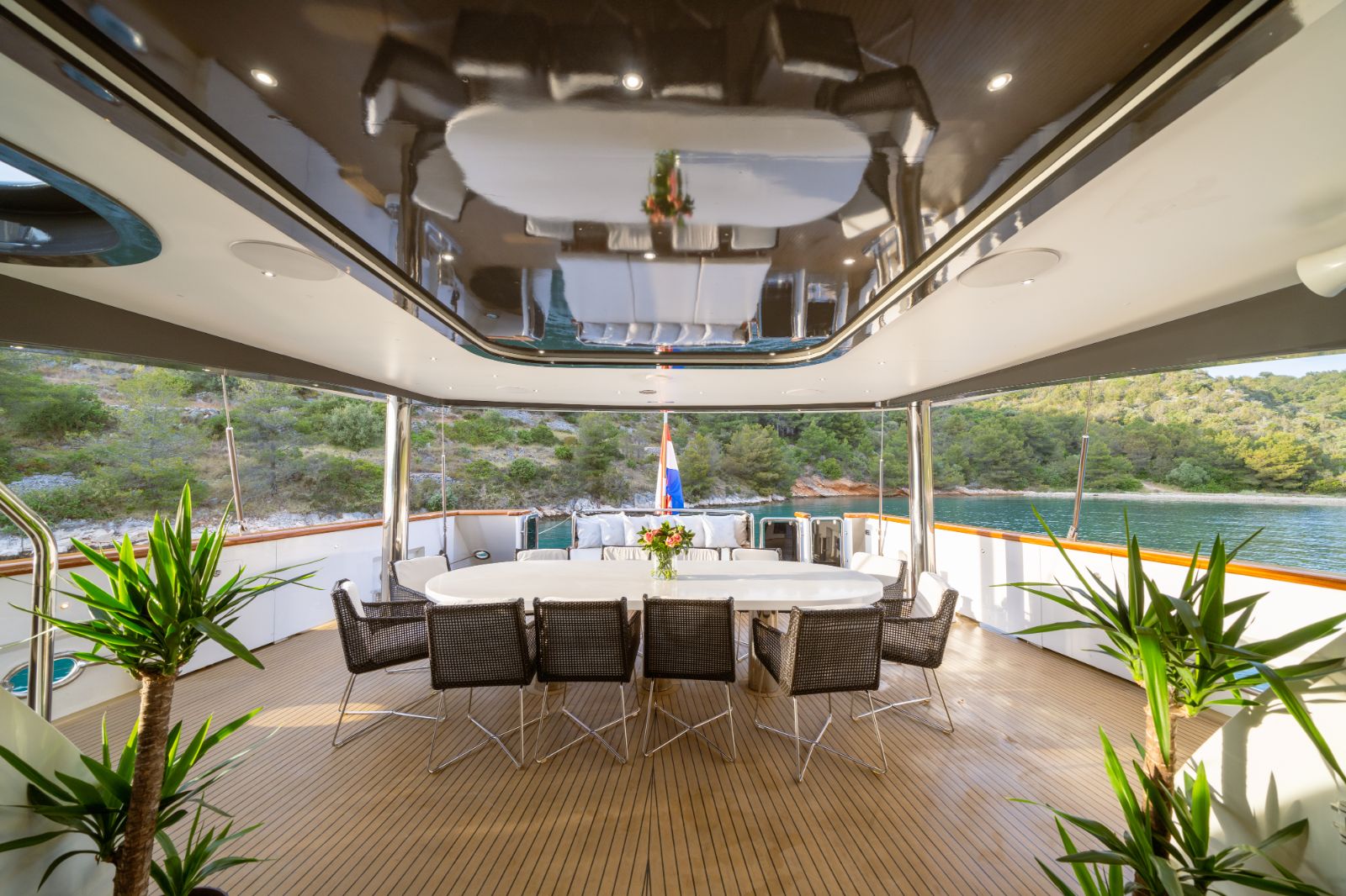 Alfresco dining on the aft deck of the Navilux gulet in Croatia