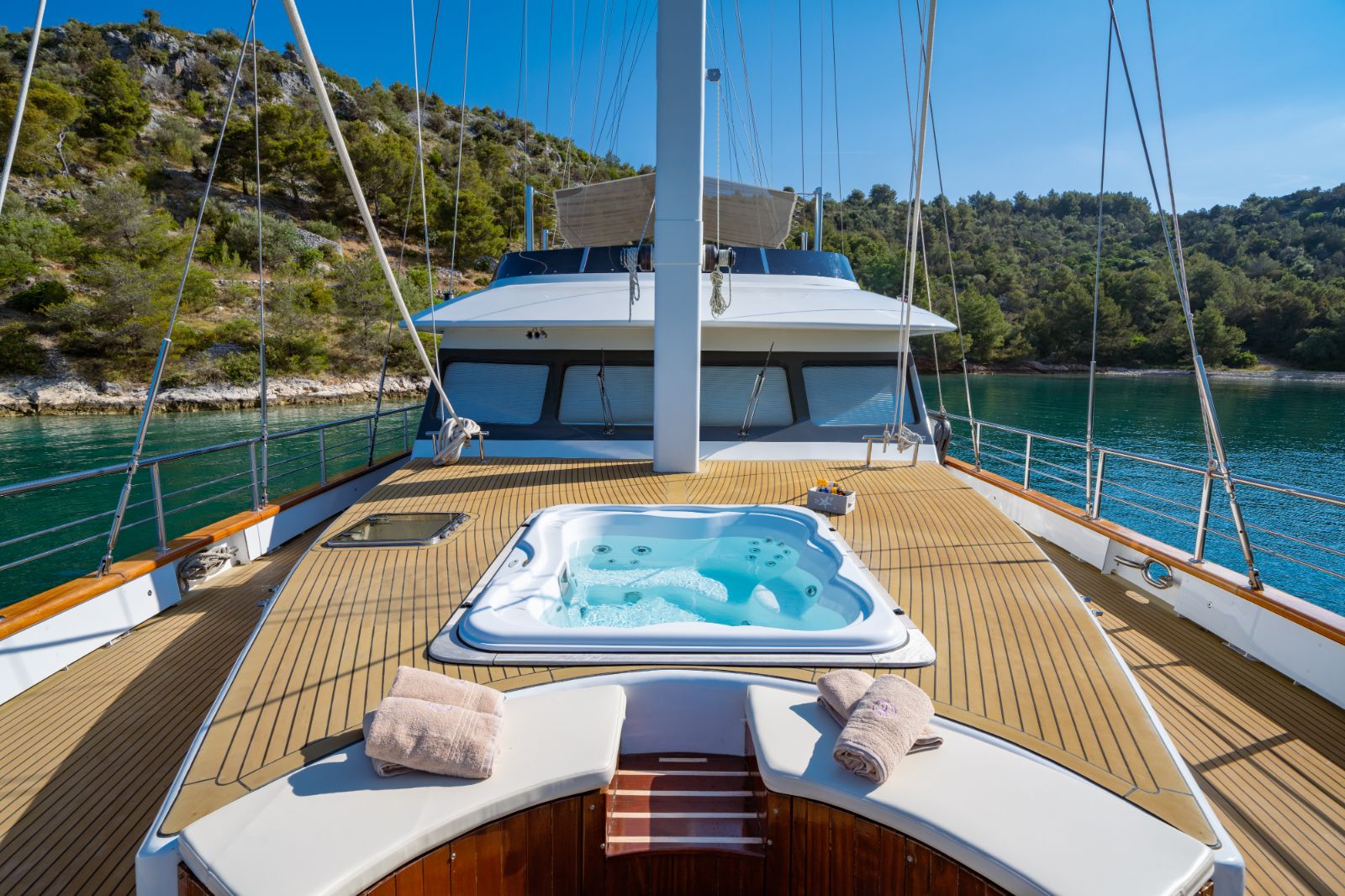 Hot tub on the front deck of the Navilux gulet in Croatia