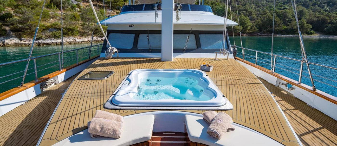 Hot tub on the front deck of the Navilux gulet in Croatia
