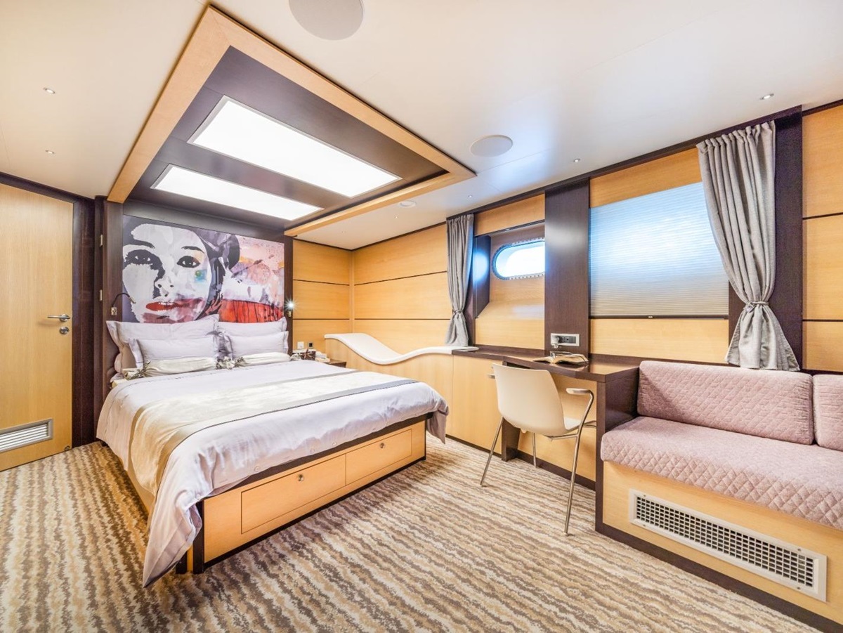 Master suite onboard the Navilux gulet in Croatia