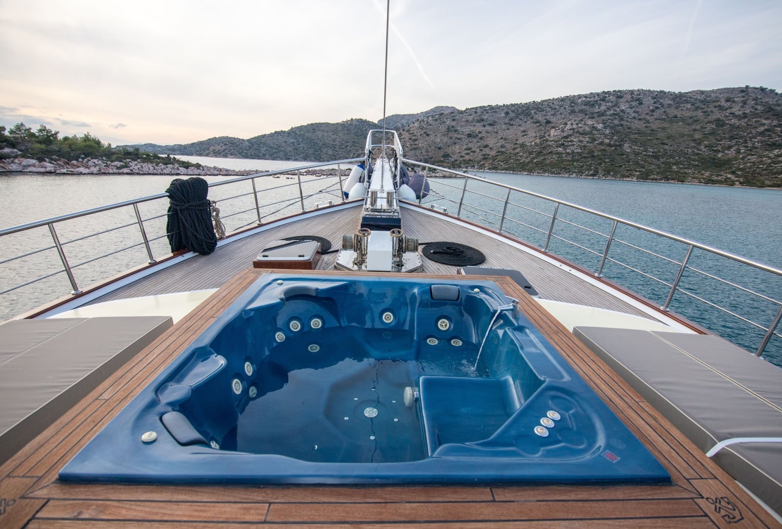 Jacuzzi onboard the luxury gulet Nevra Queen