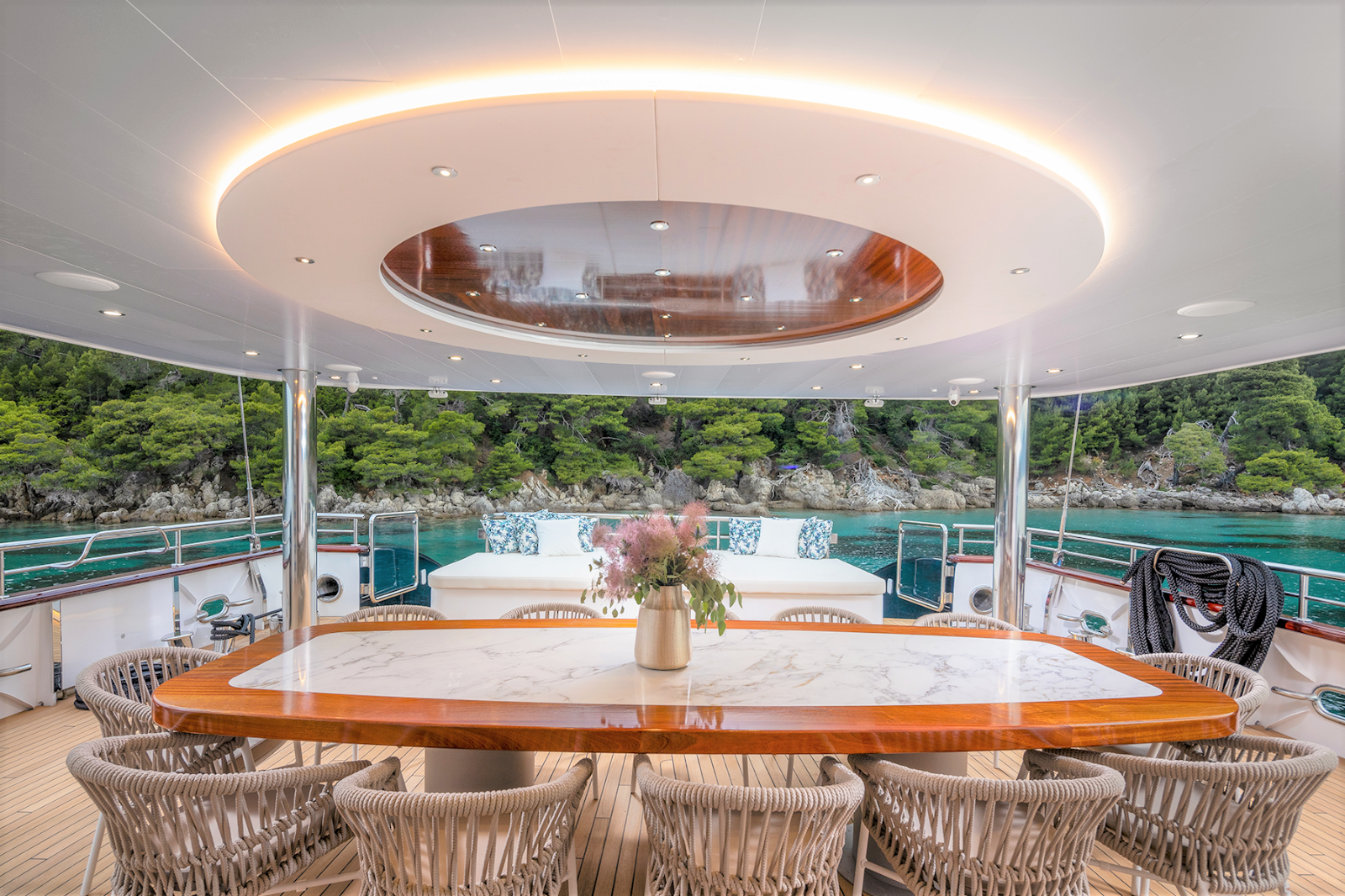 Alfresco dining table onboard the Nocturno gulet in Croatia