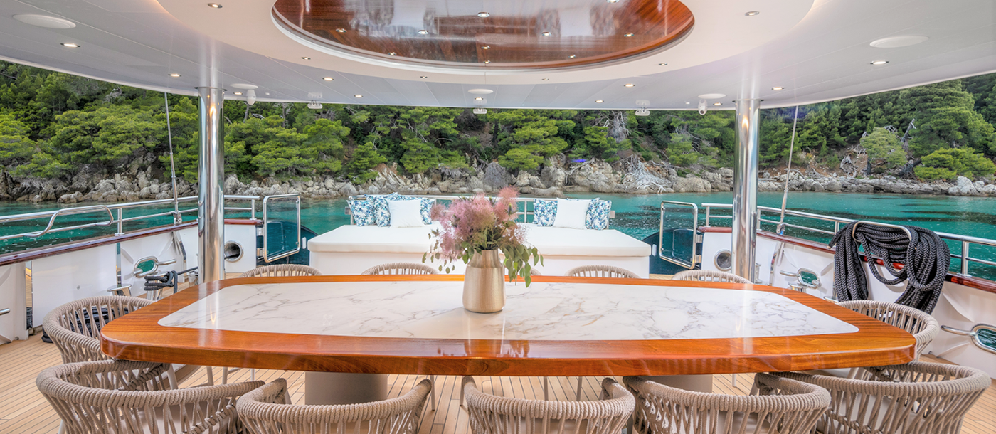 Alfresco dining table onboard the Nocturno gulet in Croatia