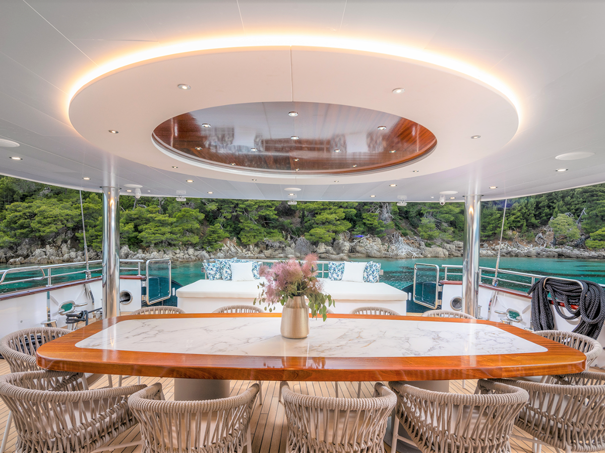 Alfresco dining table onboard the Nocturno gulet in Croatia