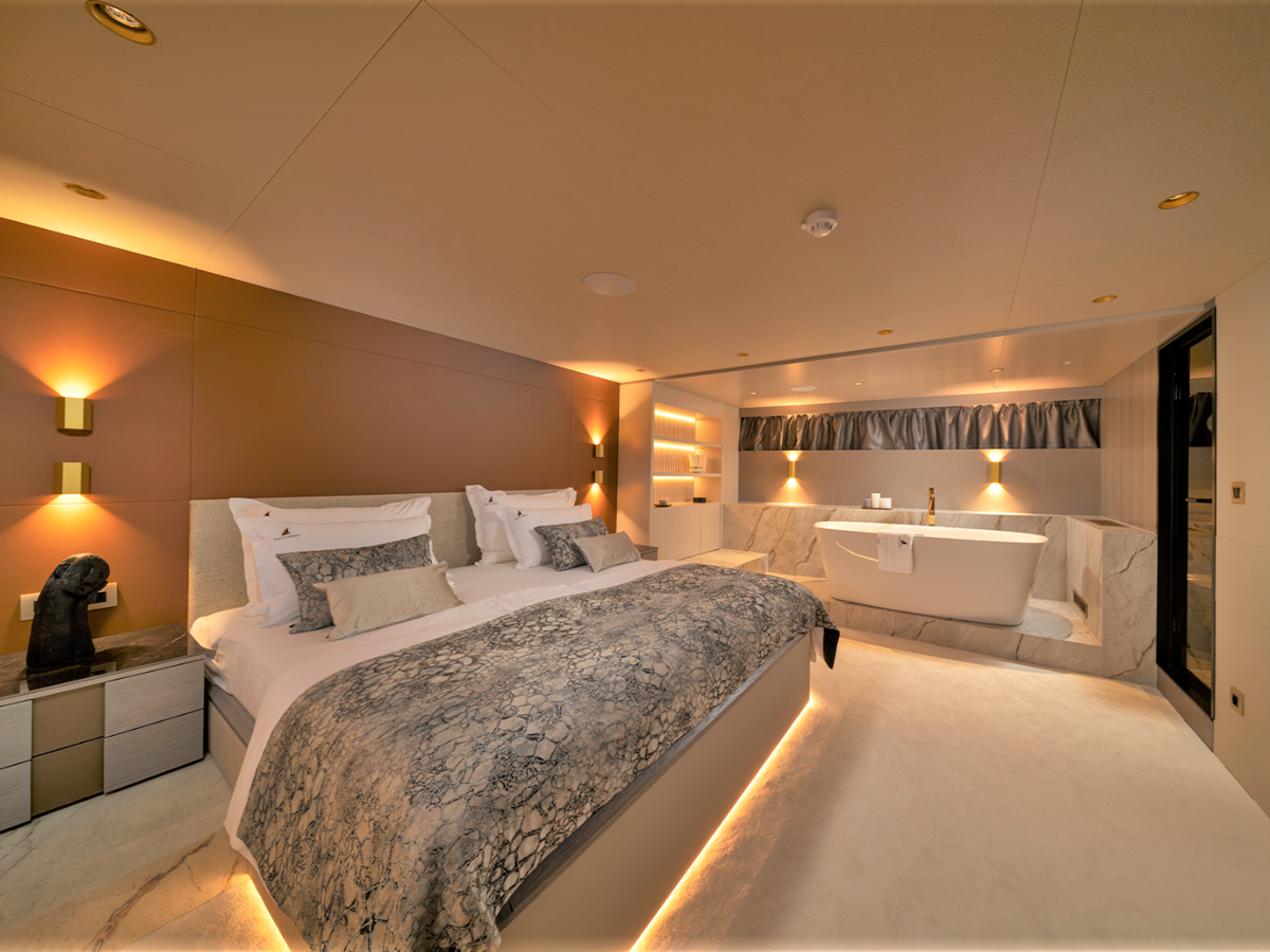 Guest cabin with freestanding bathtub onboard the Nocturno gulet in Croatia