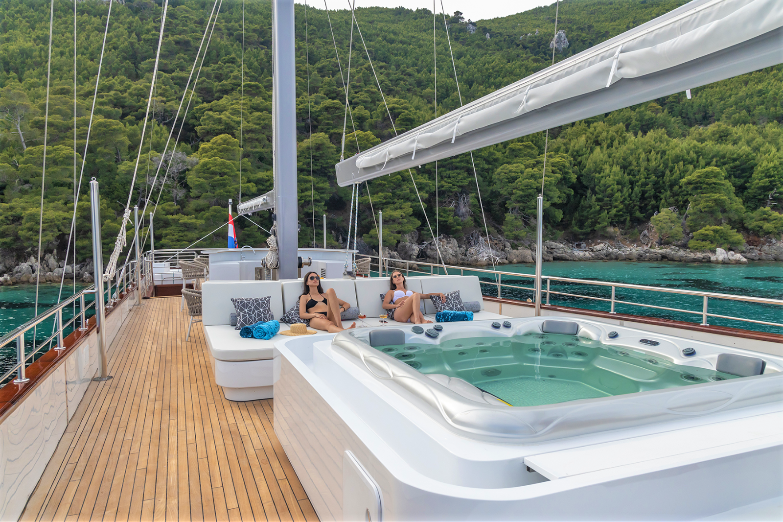 Jacuzzi onboard the Nocturno gulet in Croatia