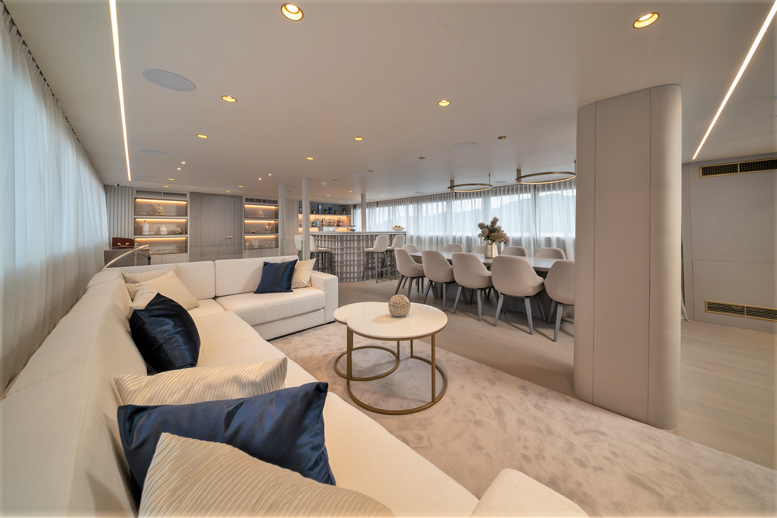 Lounge area in the salon onboard the Nocturno gulet in Croatia