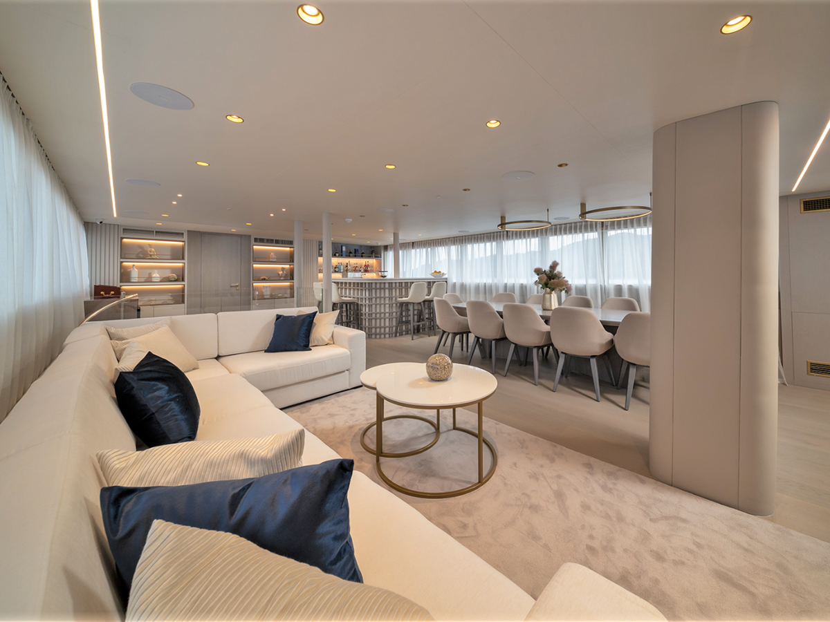 Lounge area in the salon onboard the Nocturno gulet in Croatia