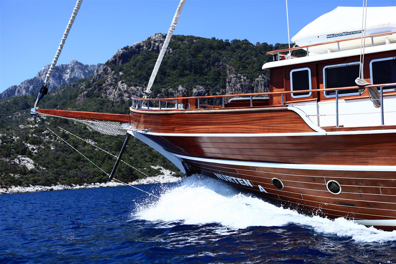 Gulet Nurtena sailing
