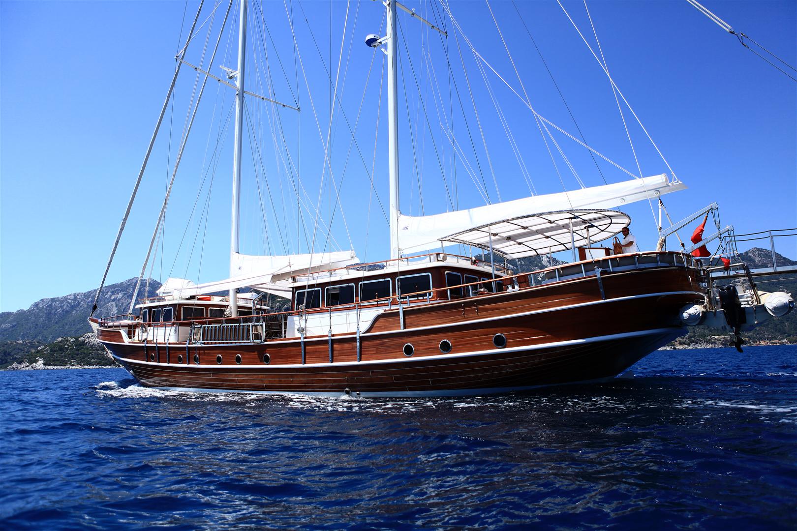 Gulet Nurtena sailing