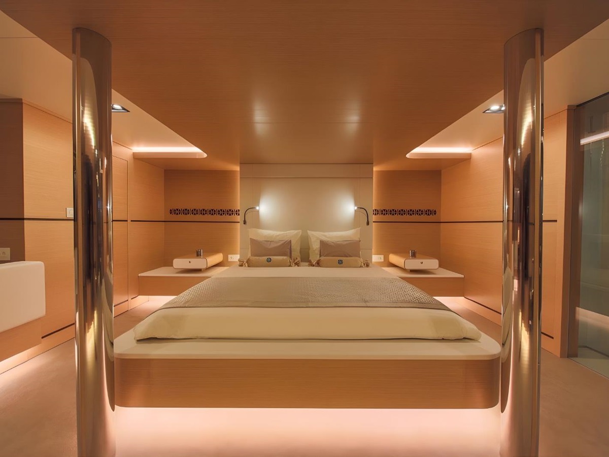 Guest cabin bed onboard the Omnia gulet in Croatia
