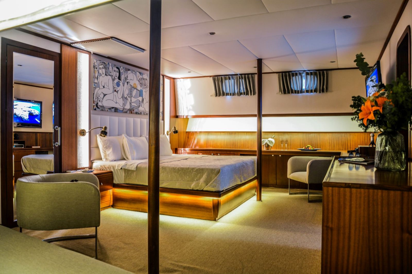The master cabin on board Papa Joe