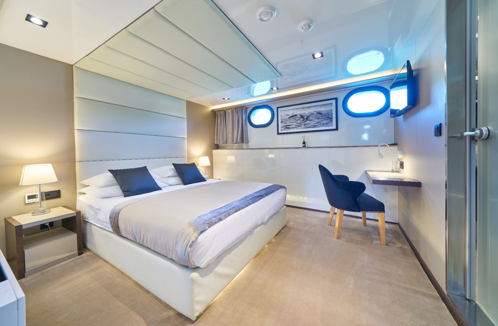 Double cabin onboard the Rara Avis gulet in Croatia