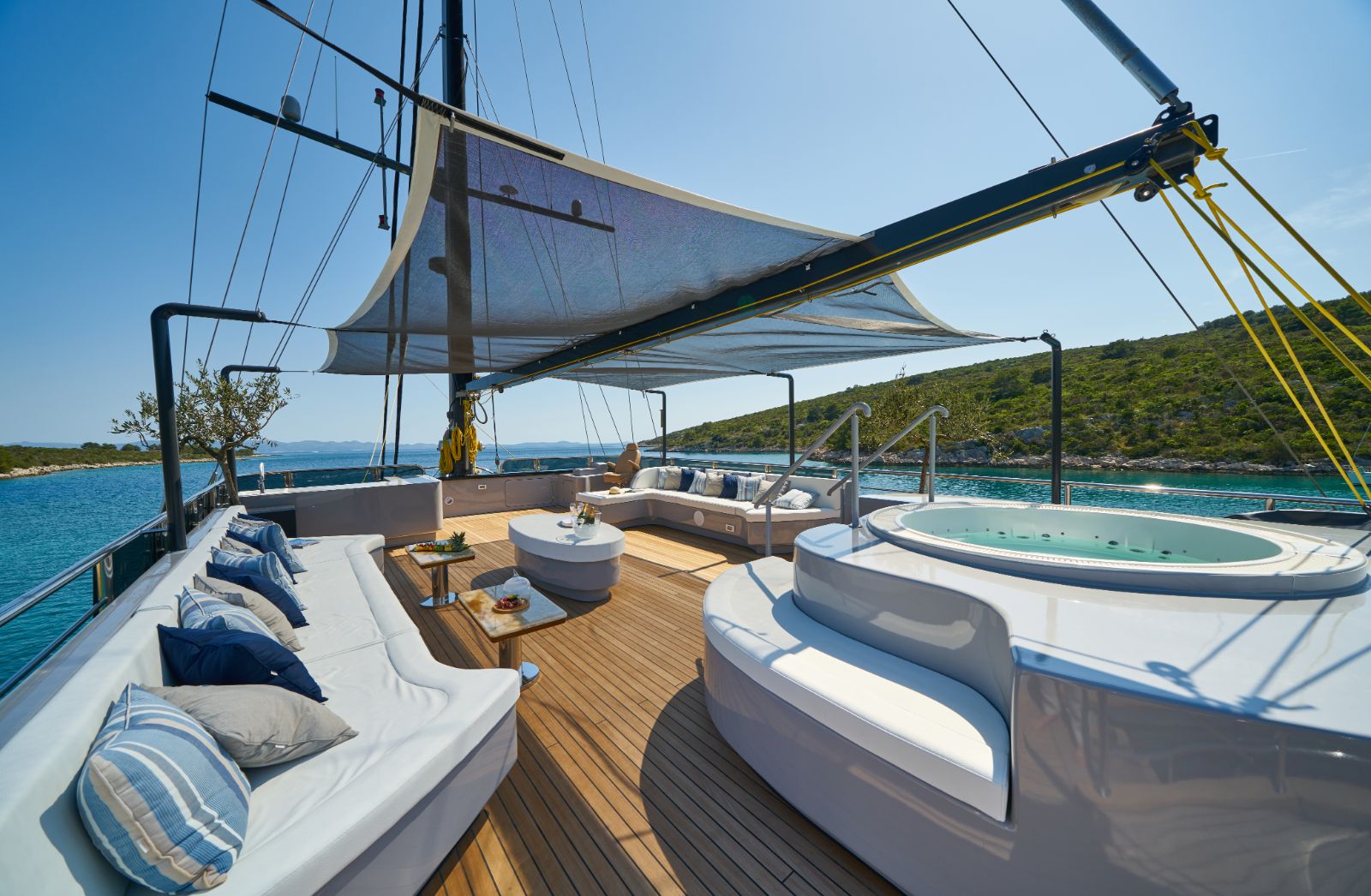 Jacuzzi onboard the upper deck of Rara Avis gulet in Croatia