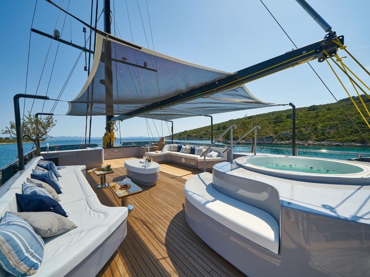 Jacuzzi onboard the upper deck of Rara Avis gulet in Croatia