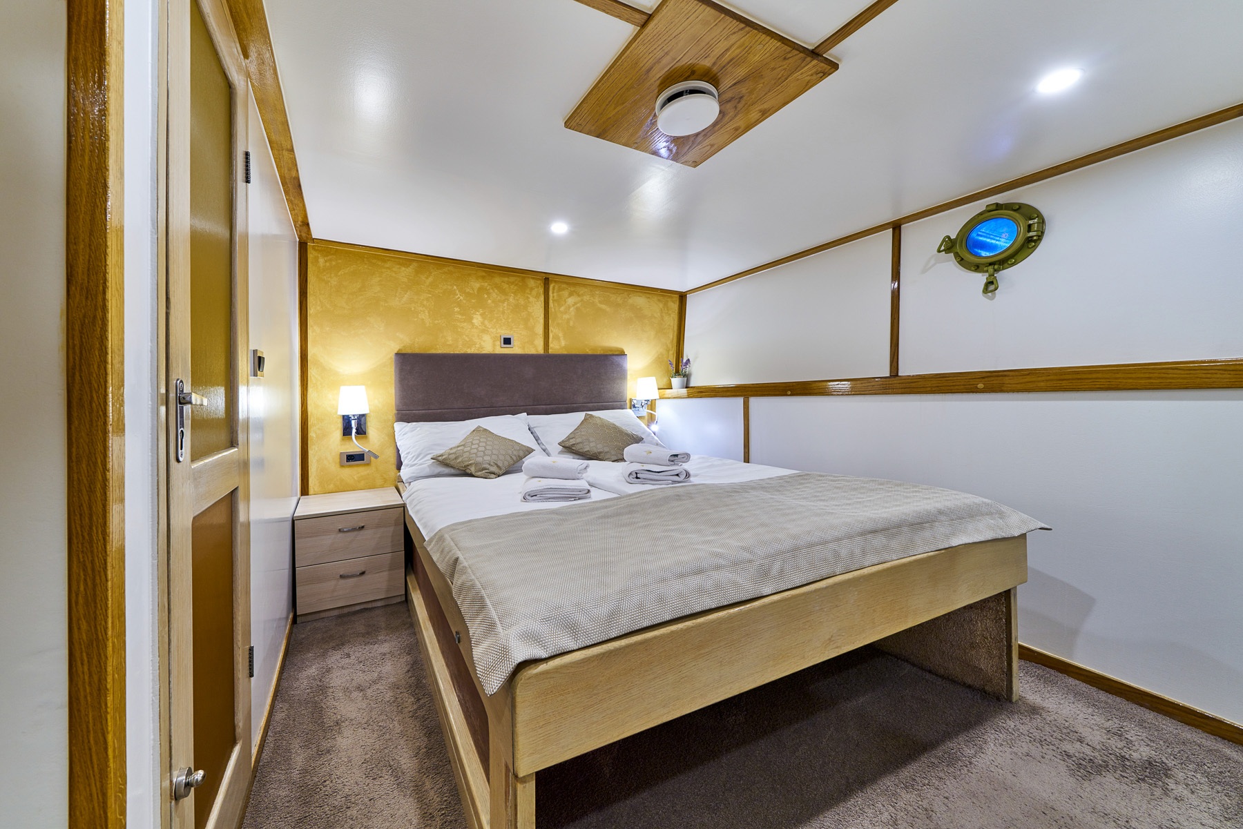 Double cabin onboard the Romanca luxury motor sailer in Croatia