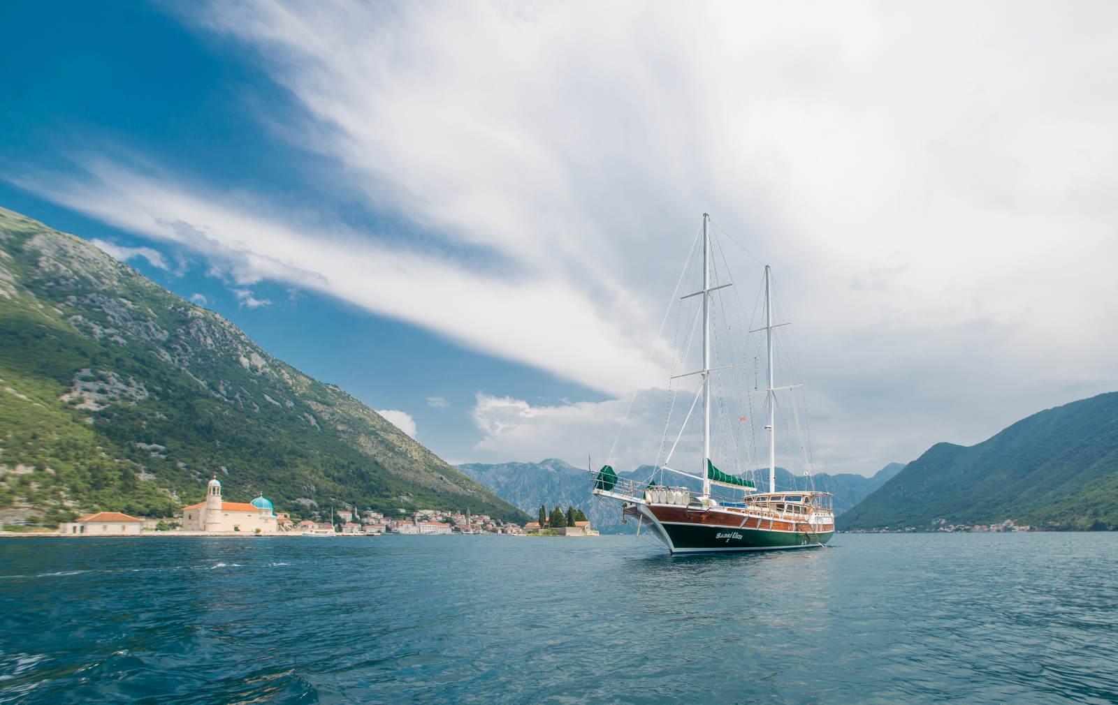luxury gulet Sadri Usta 1 sailing along the Montenegro coast