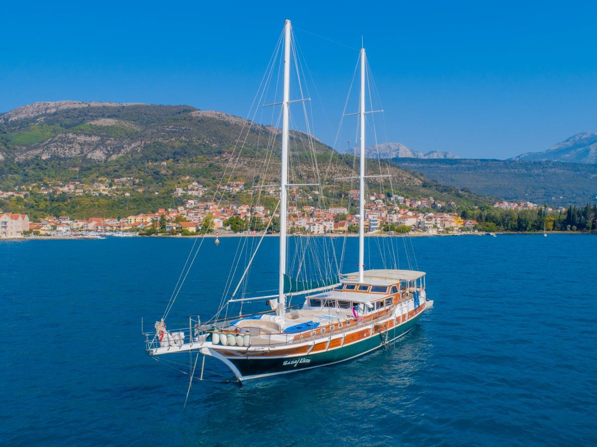 Exterior view of the Sadri Usta I luxury gulet in Montenegro