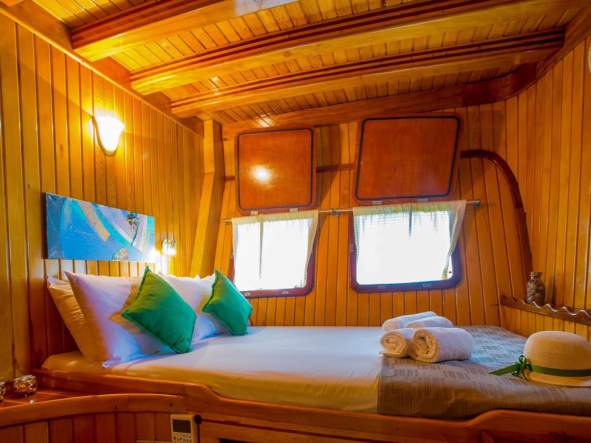 Guest cabin onboard the Sadri Usta I luxury gulet in Montenegro