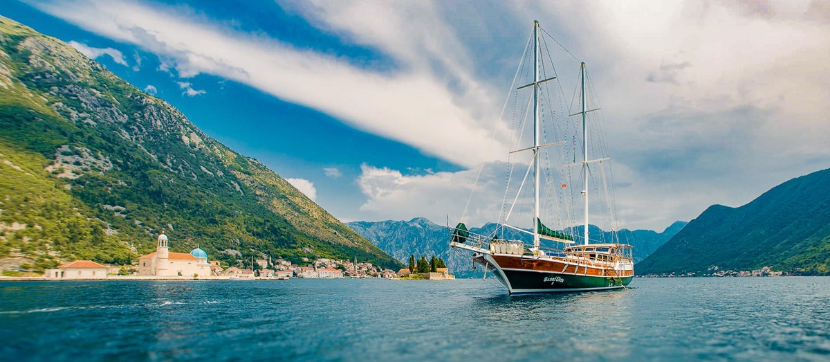 Exterior view of the Sadri Usta I luxury gulet in Montenegro