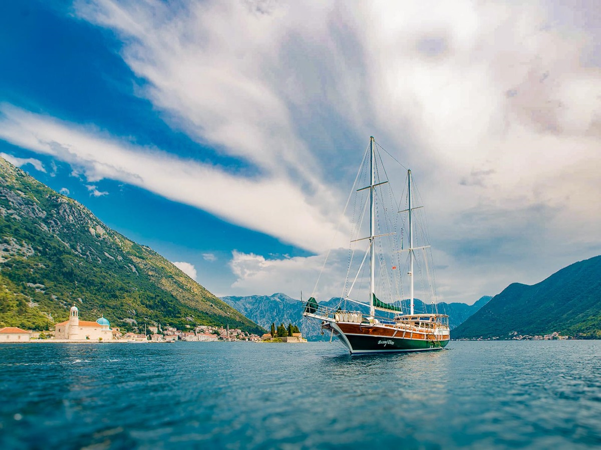 Exterior view of the Sadri Usta I luxury gulet in Montenegro