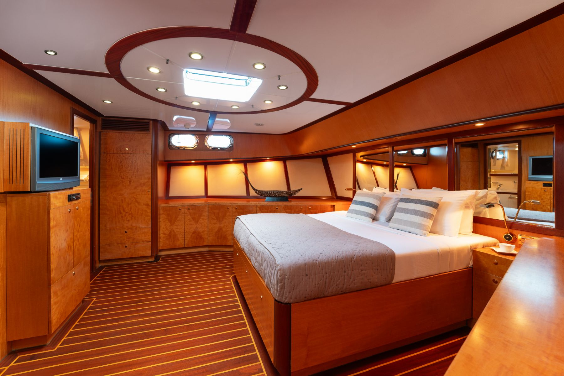 Main cabin onboard the Serenity 86 luxury gulet in Turkey