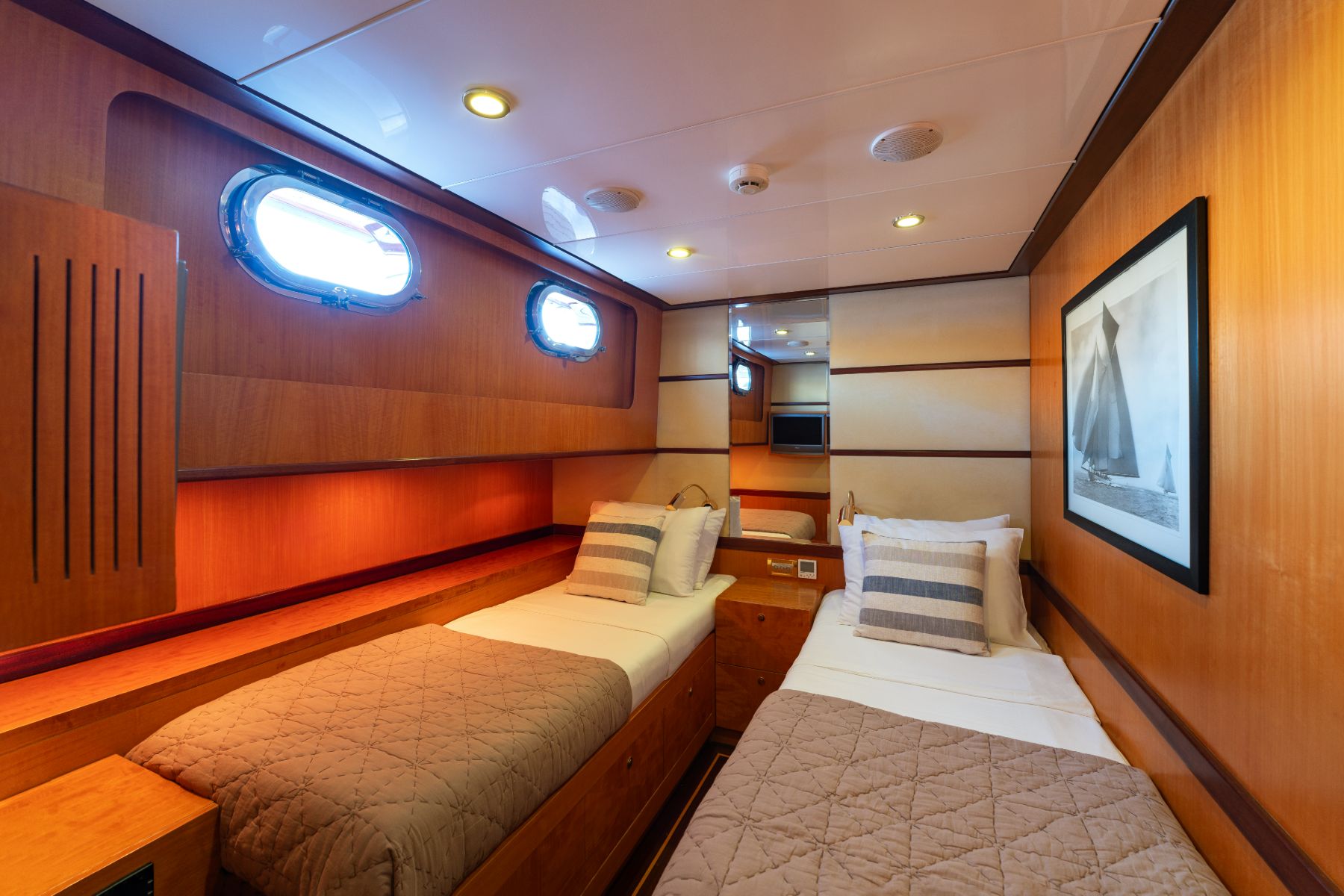 Twin cabin onboard the Serenity 86 luxury gulet in Turkey