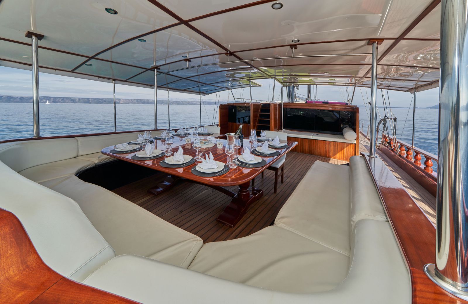 Alfresco dining onboard Stella Maris gulet in Croatia