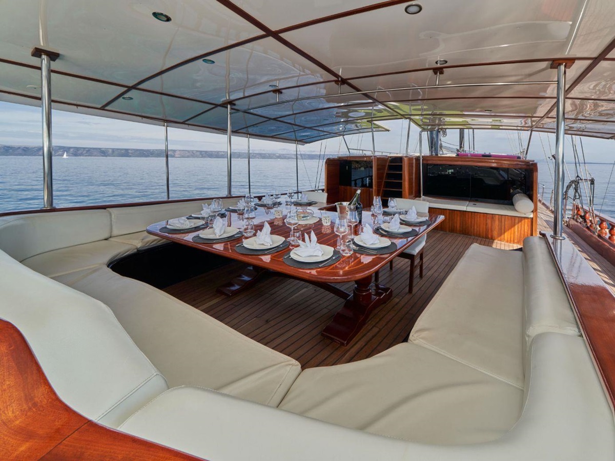 Alfresco dining onboard Stella Maris gulet in Croatia