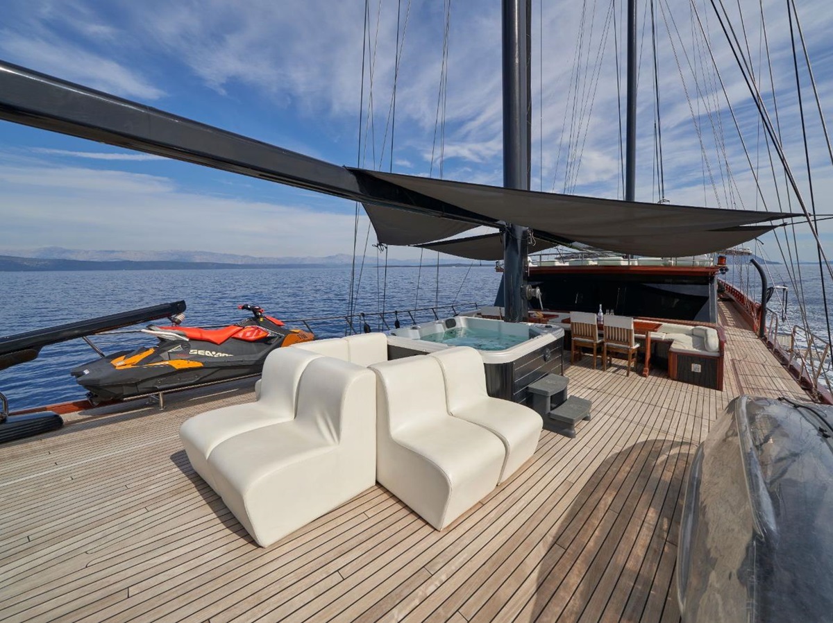 Jacuzzi onboard the deck of the Stella Maris gulet in Croatia