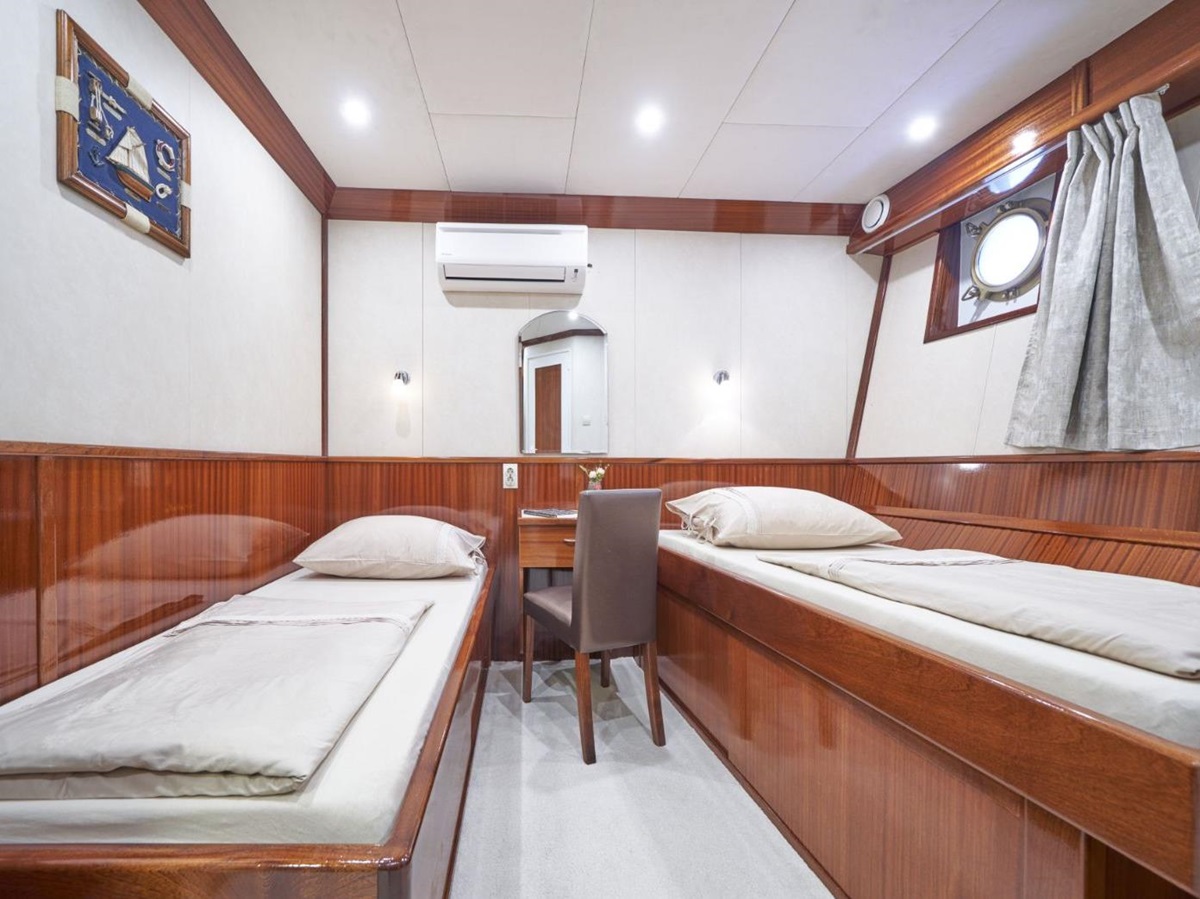 Twin cabin onboard the Tajna Mora gulet in Croatia