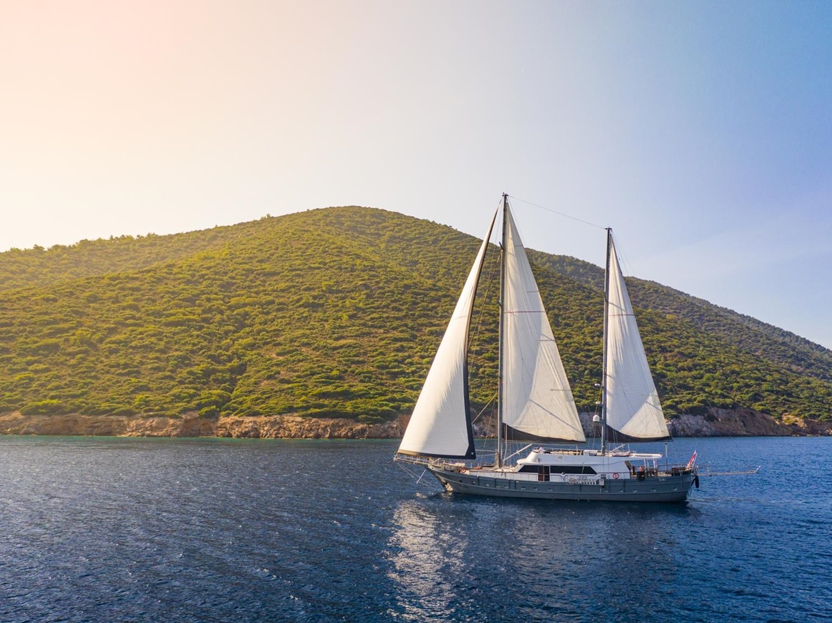 the luxury gulet Virtuoso sailing along the Greek Coast