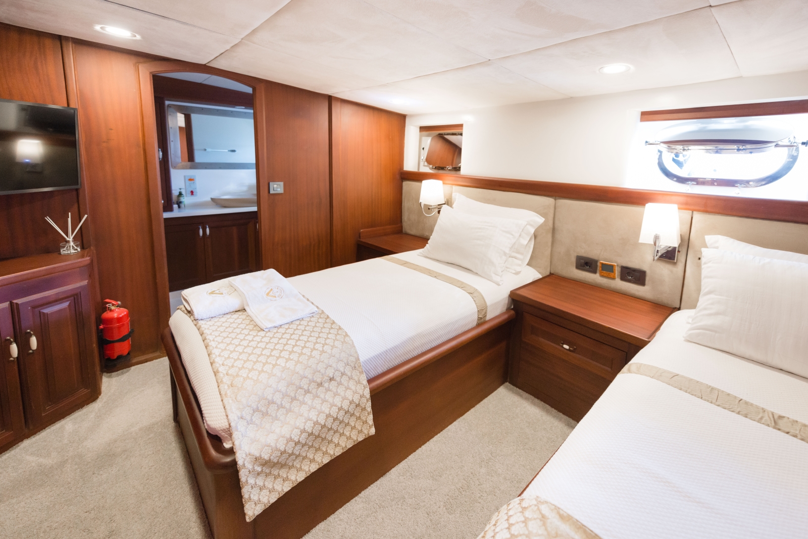 Twin cabin onboard the luxury gulet Virtuoso with ensuite bathroom and TV