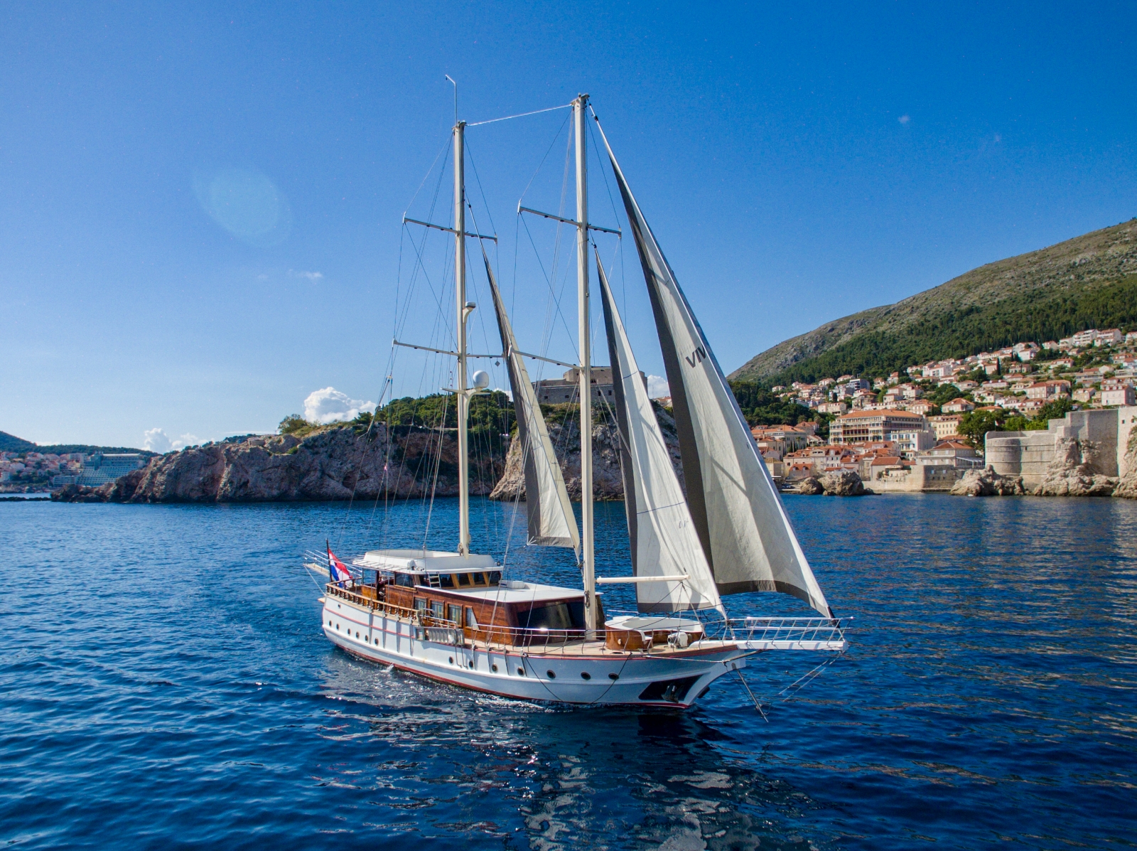luxury gulet Vivere sailing along the Croatian coast