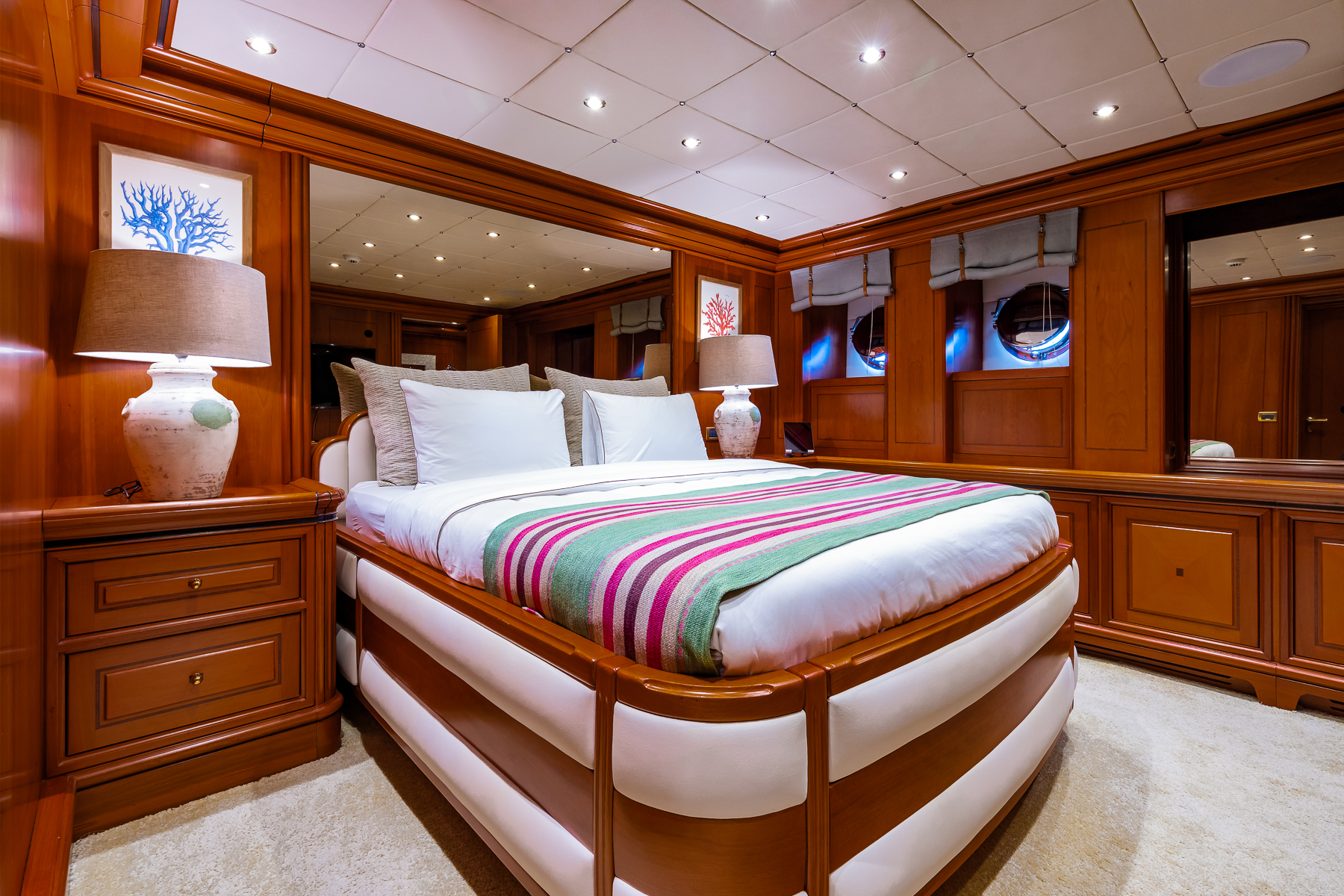 Double cabin onboard the Yazz luxury gulet in Greece